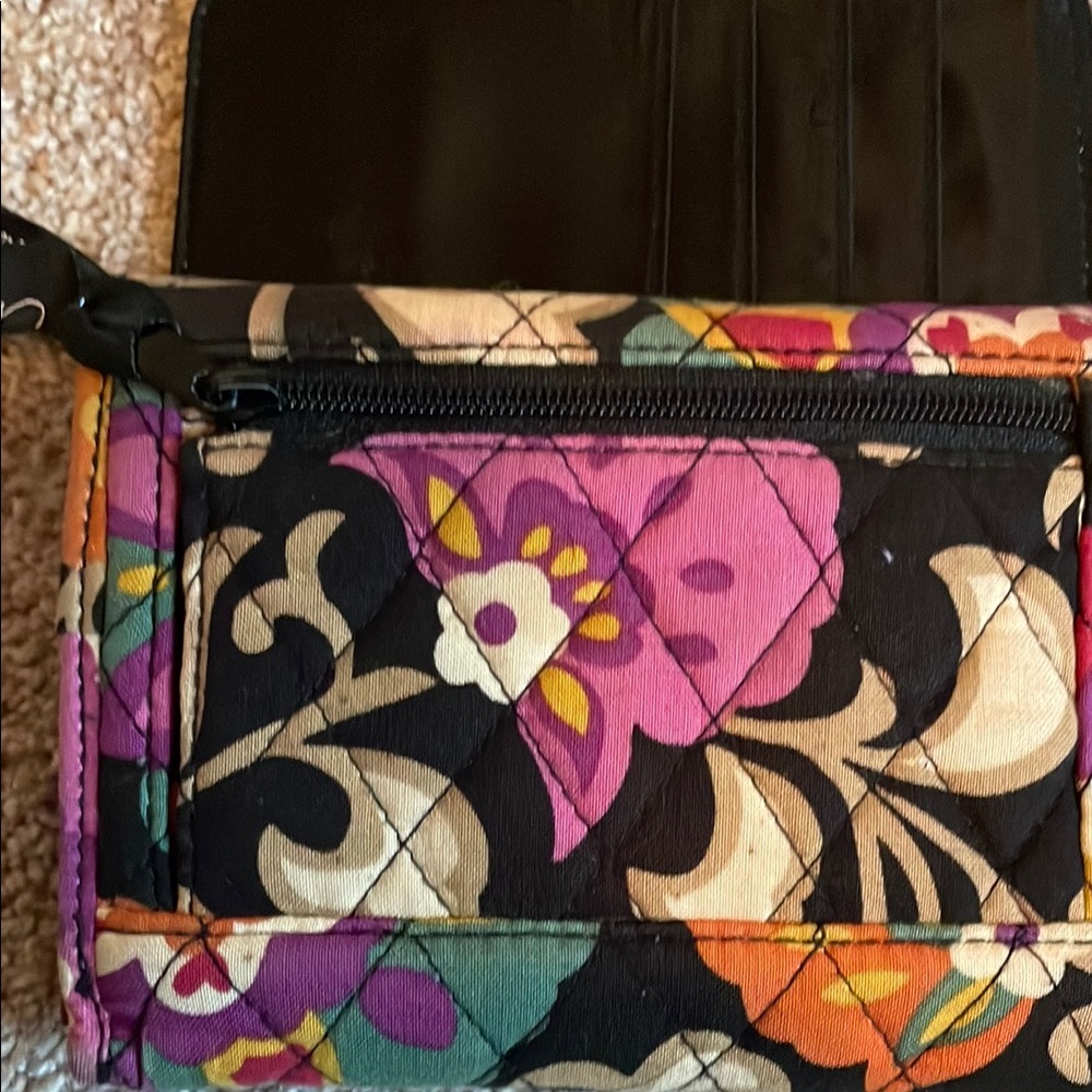 Vera Bradley Suzani retired wallet- Floral quilted - Picture 9 of 9